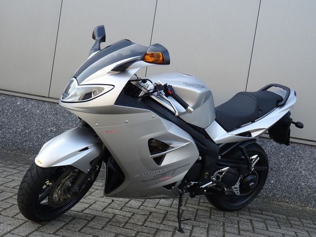 triumph - sprint-st-1050-abs