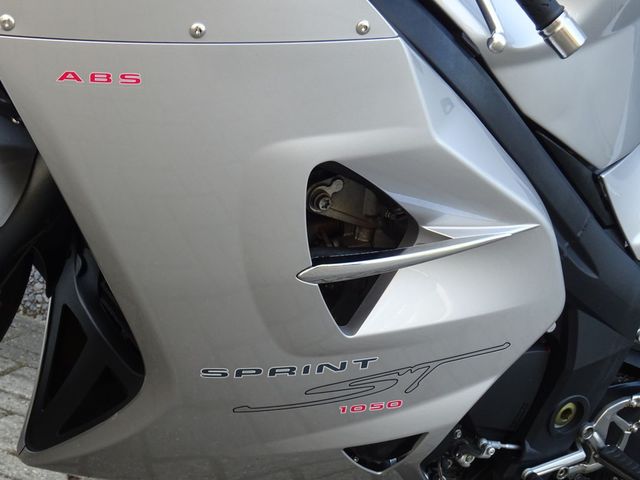 triumph - sprint-st-1050-abs