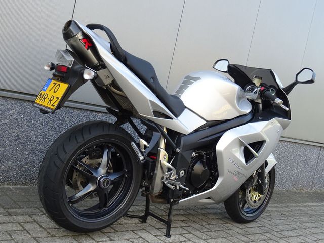 triumph - sprint-st-1050-abs