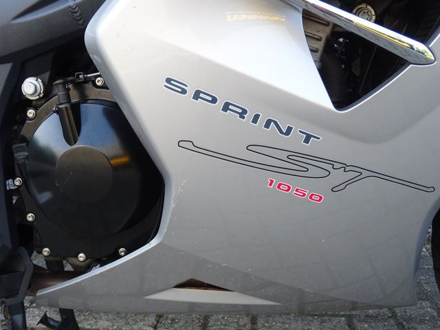 triumph - sprint-st-1050-abs