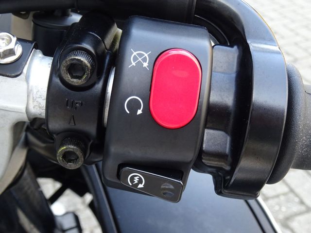 triumph - sprint-st-1050-abs