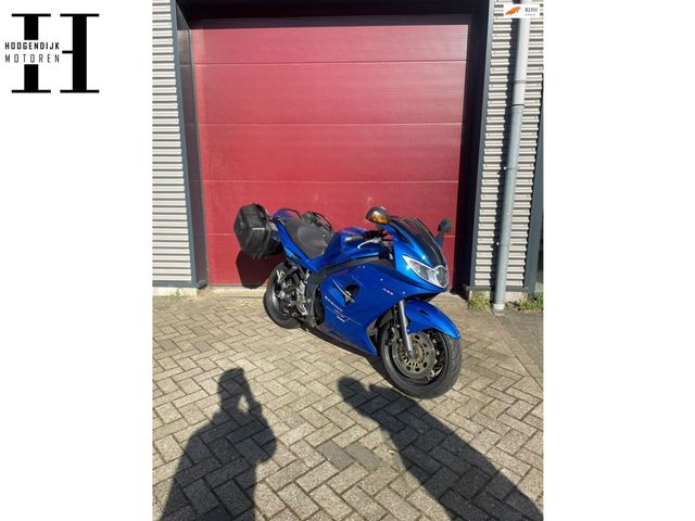 triumph - sprint-st-1050-abs