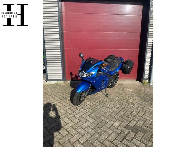 triumph - sprint-st-1050-abs