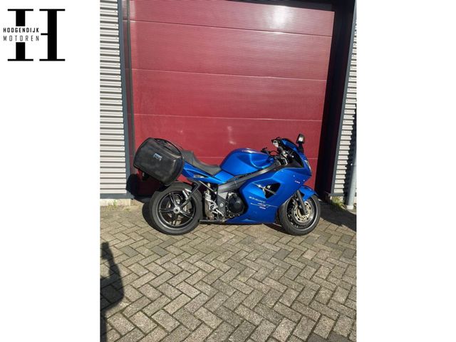 triumph - sprint-st-1050-abs