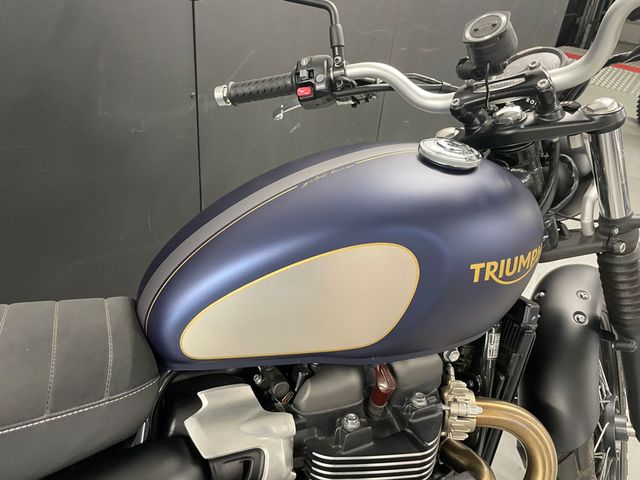 triumph - street-scrambler-gold-line