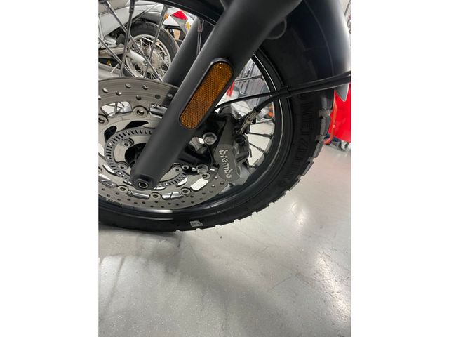 triumph - street-scrambler-gold-line