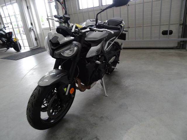 triumph - street-triple-765-r