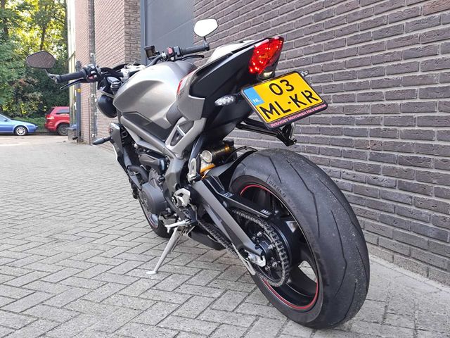 triumph - street-triple-rs