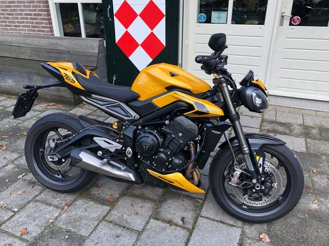 triumph - street-triple-rs