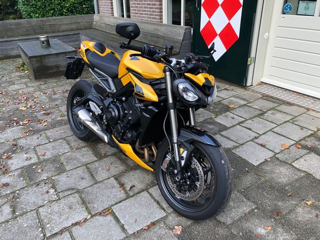 triumph - street-triple-rs