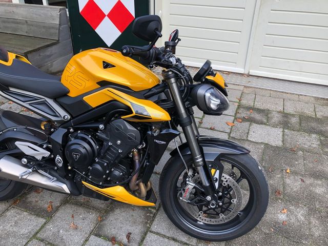 triumph - street-triple-rs