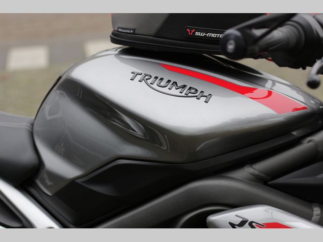 triumph - street-triple-rs