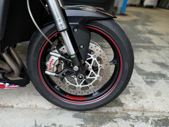 triumph - street-triple-rs