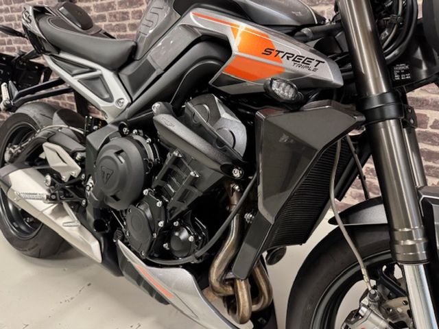 triumph - street-triple-rs