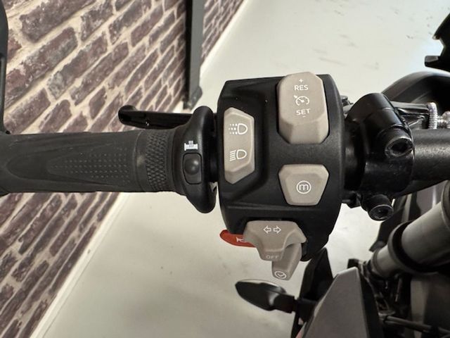 triumph - street-triple-rs