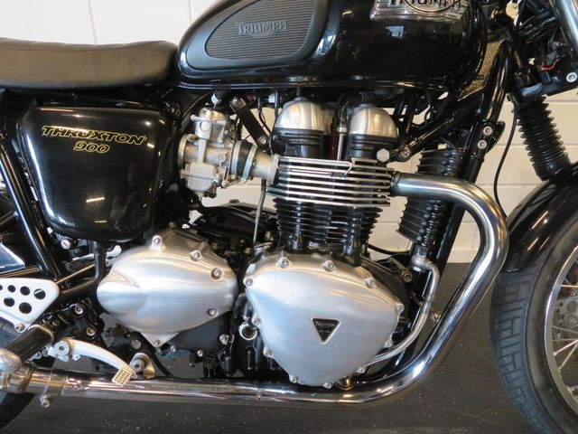 triumph - thruxton-900