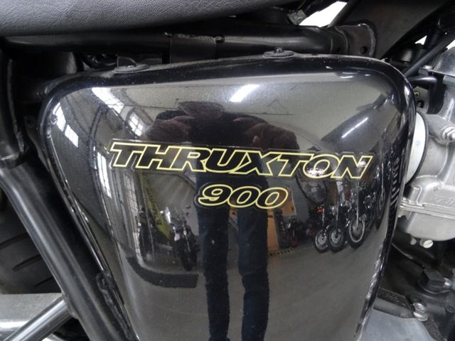 triumph - thruxton-900