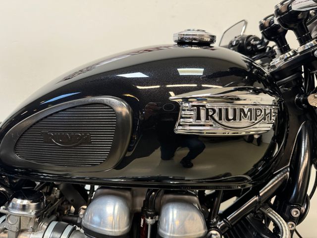 triumph - thruxton-900