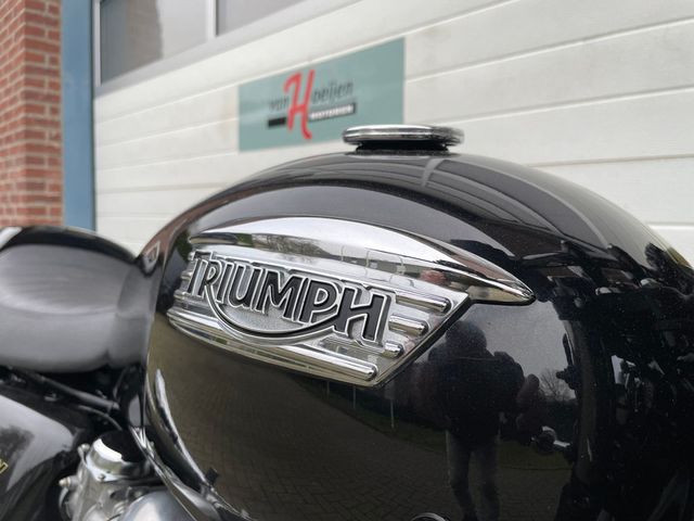 triumph - thruxton-900