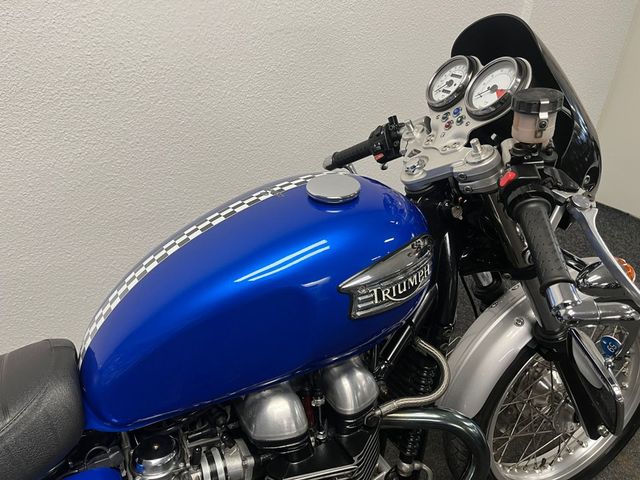 triumph - thruxton-900