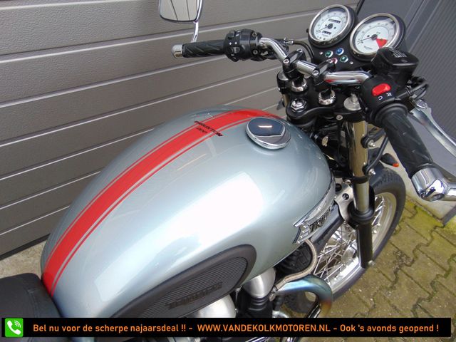 triumph - thruxton-900