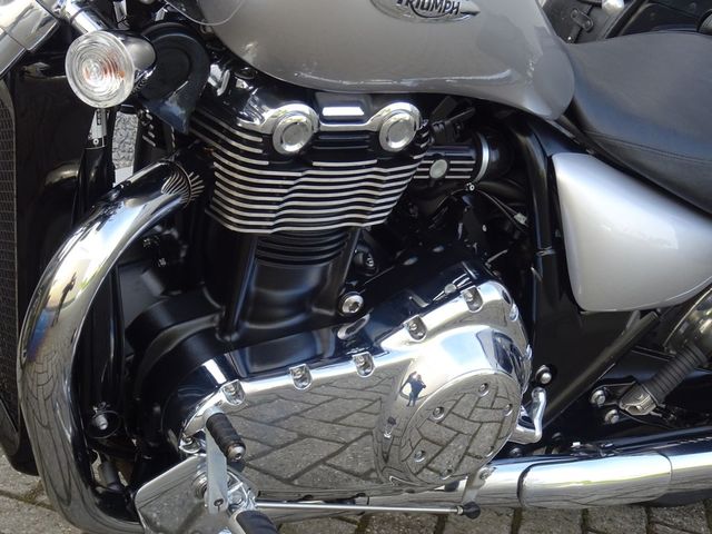 triumph - thunderbird