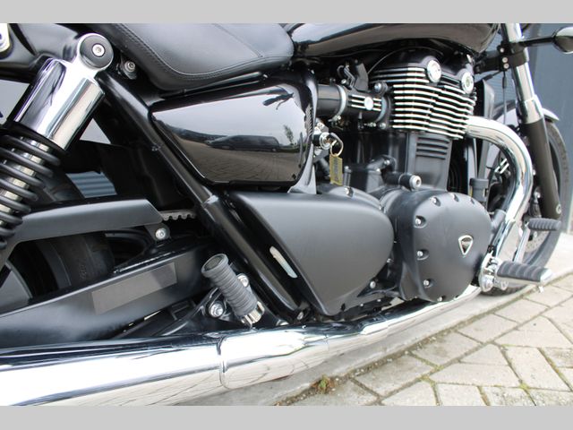 triumph - thunderbird-storm