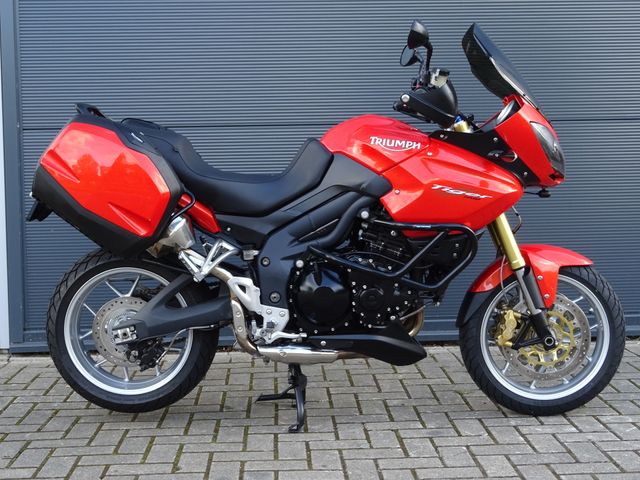 triumph - tiger-1050