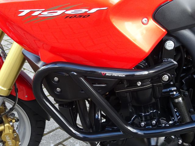 triumph - tiger-1050