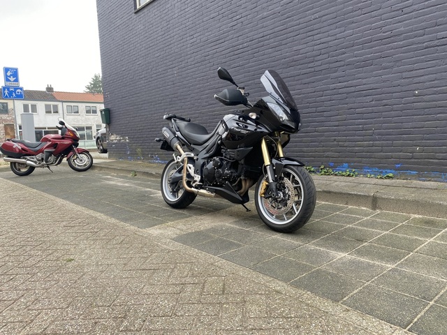 triumph - tiger-1050