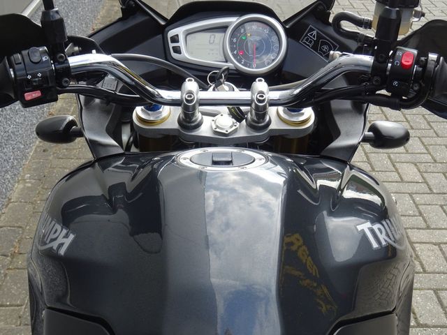 triumph - tiger-1050