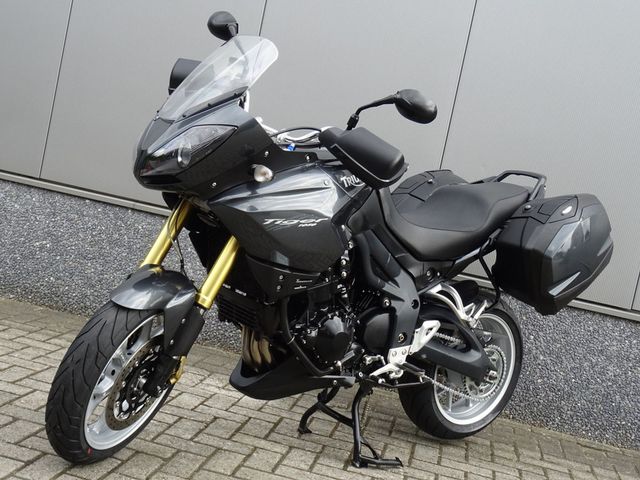 triumph - tiger-1050