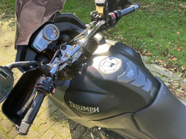 triumph - tiger-1050-se