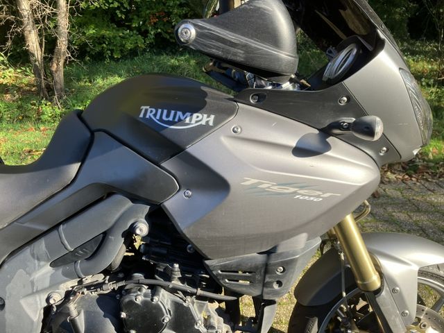 triumph - tiger-1050-se