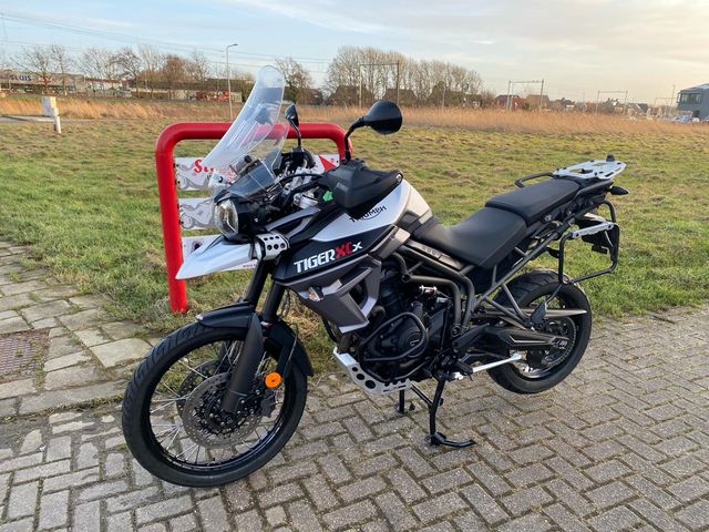 triumph - tiger-800-xcx