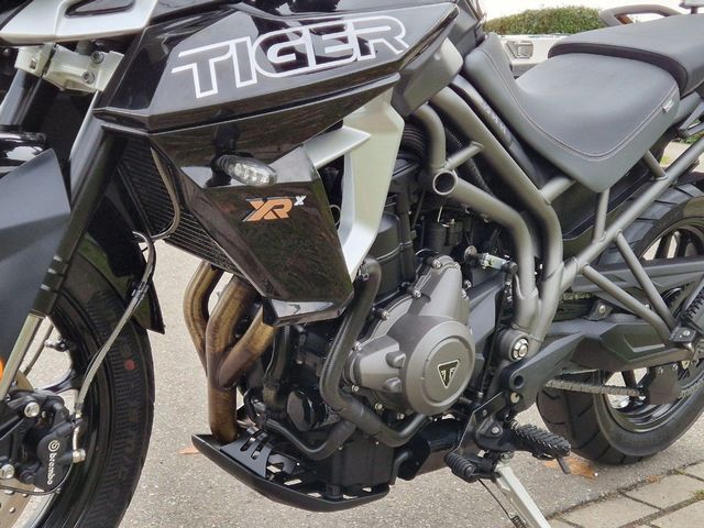 triumph - tiger-800-xrx