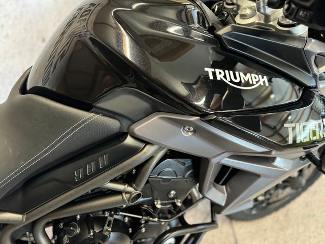 triumph - tiger-800-xrx