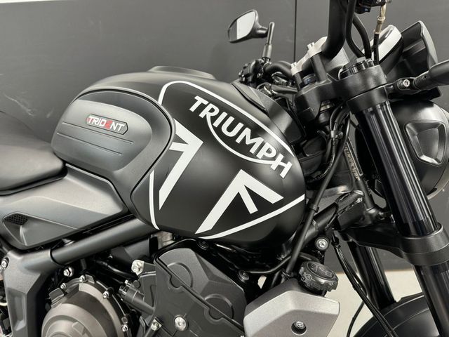 triumph - trident-660