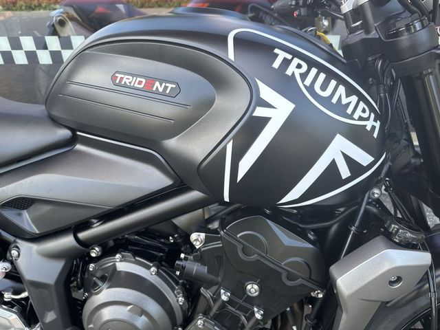 triumph - trident-660