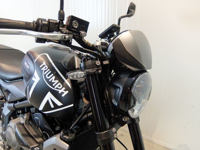 triumph - trident-660