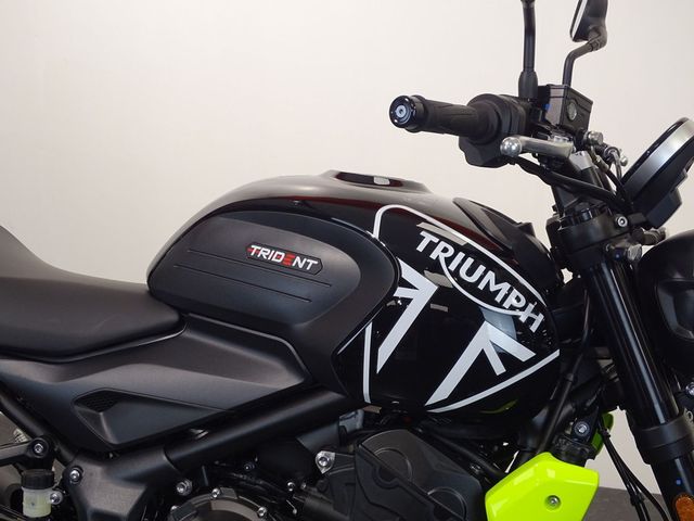 triumph - trident-660