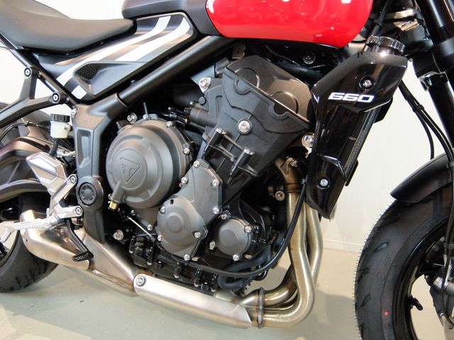 triumph - trident-660