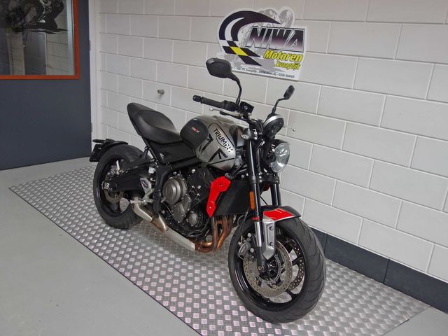 triumph - trident-660