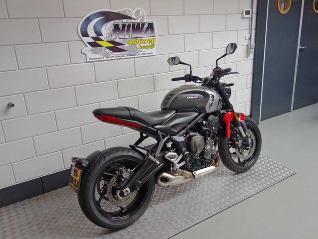triumph - trident-660