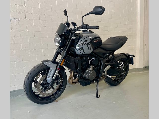 triumph - trident-660