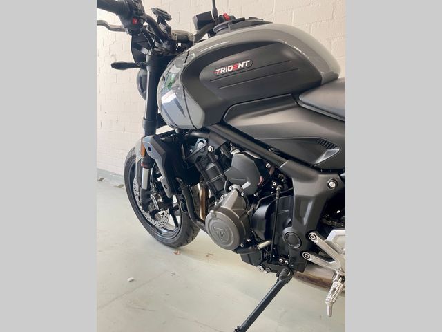 triumph - trident-660