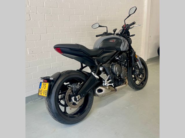 triumph - trident-660