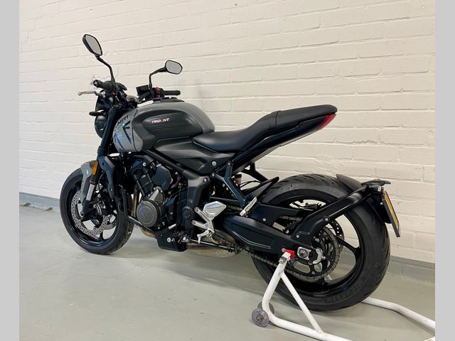 triumph - trident-660