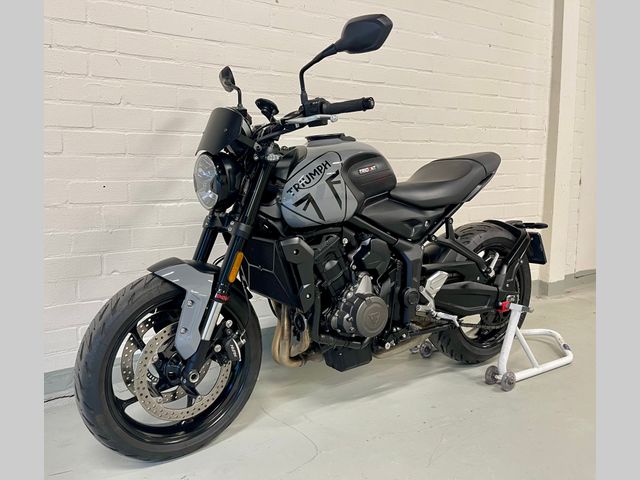 triumph - trident-660