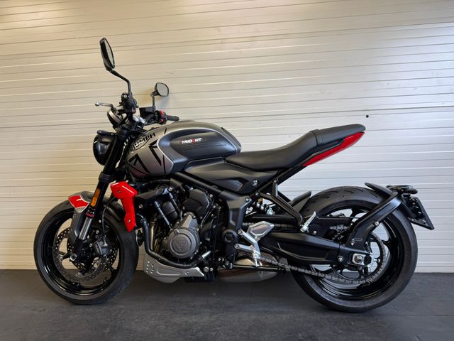 triumph - trident-660